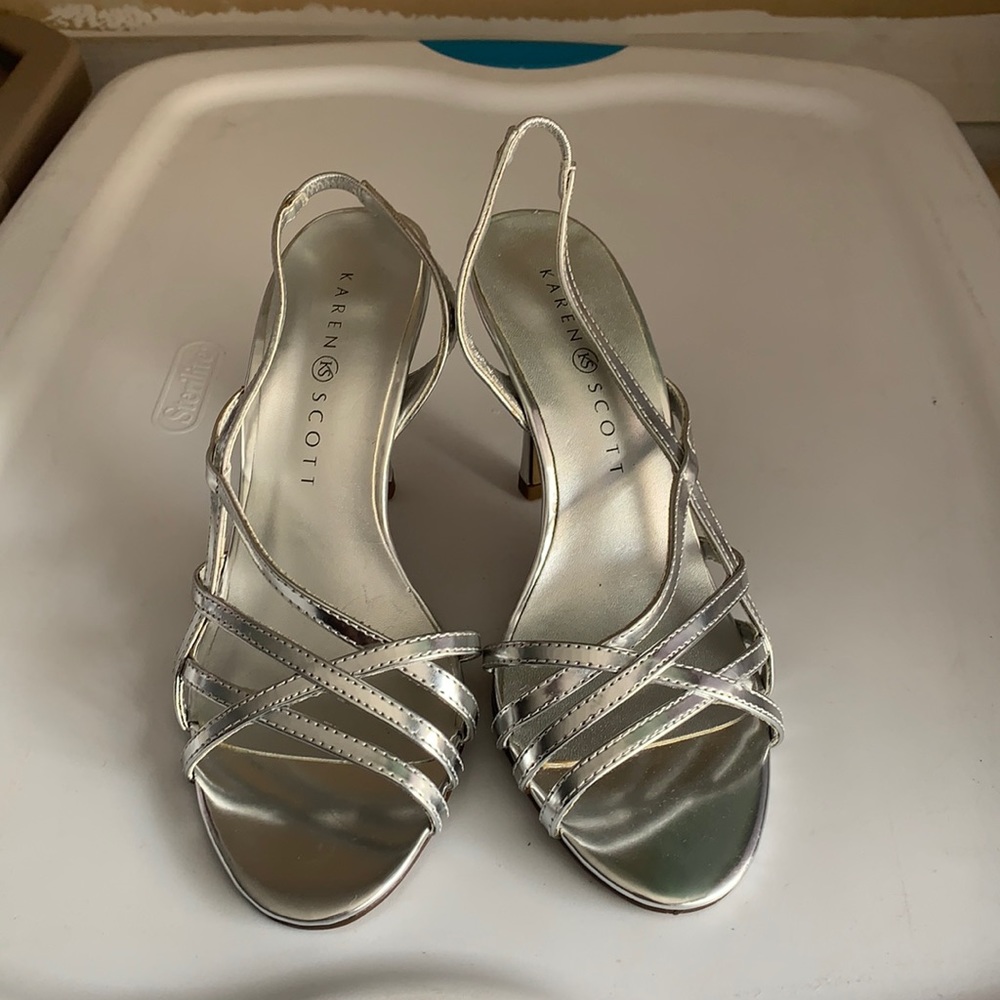 KAREN SCOTT SILVER OPEN TOE SLING BACK NWOT